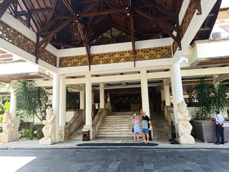 エントランス(外から)