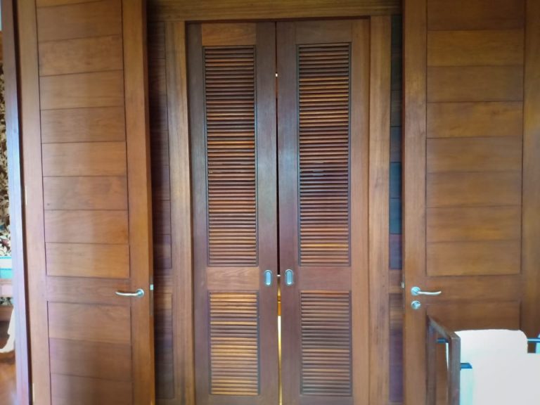 客室(クローゼット、閉める)