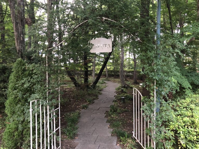 ホテル外観 お庭