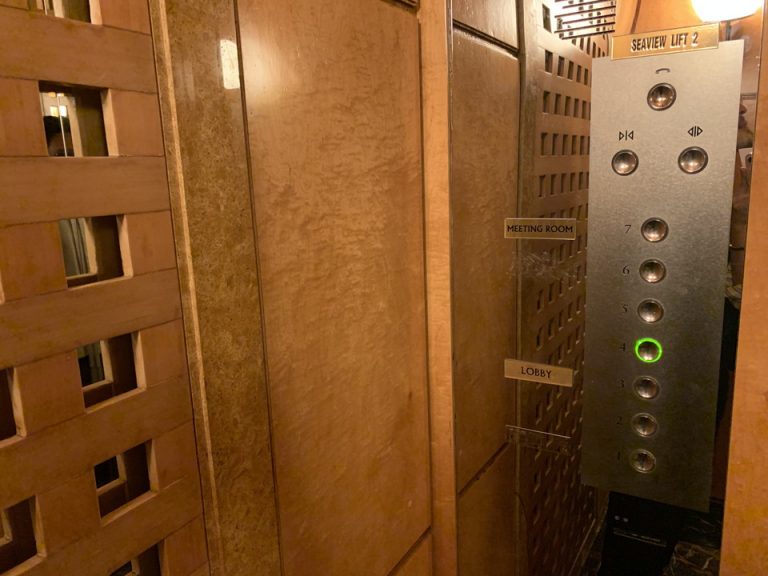 エレベーター階数ボタン(1)