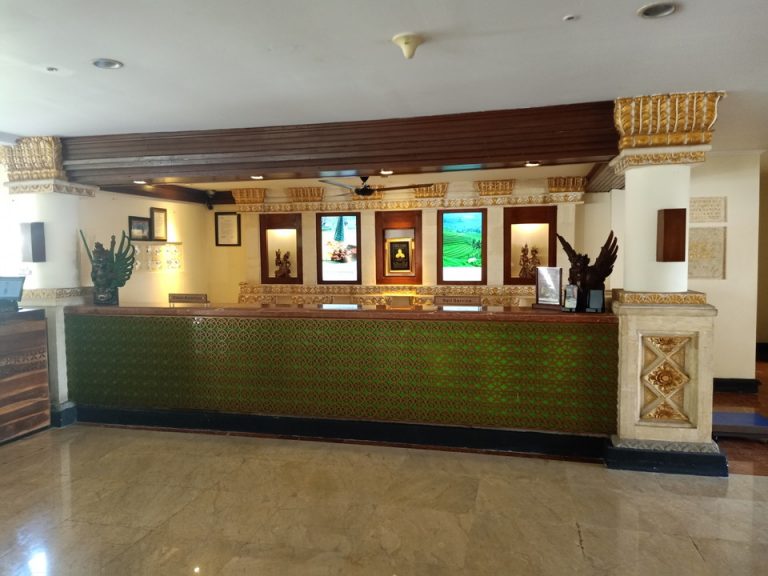 ロビー(ベルデスク)