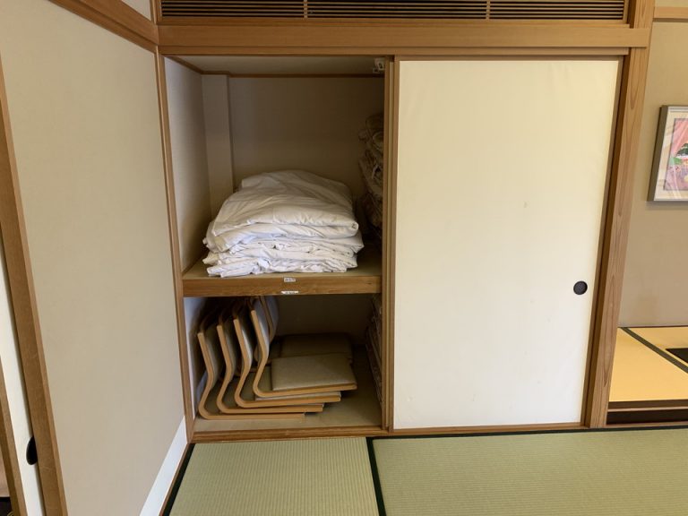 押入れ反対側です