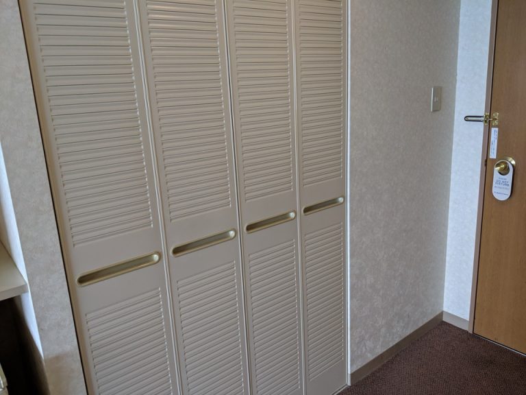 クローゼット外観(閉)