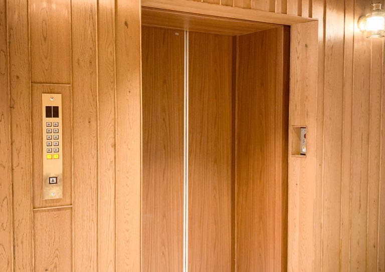 1階のエレベーター