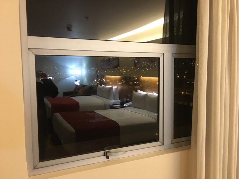 客室窓