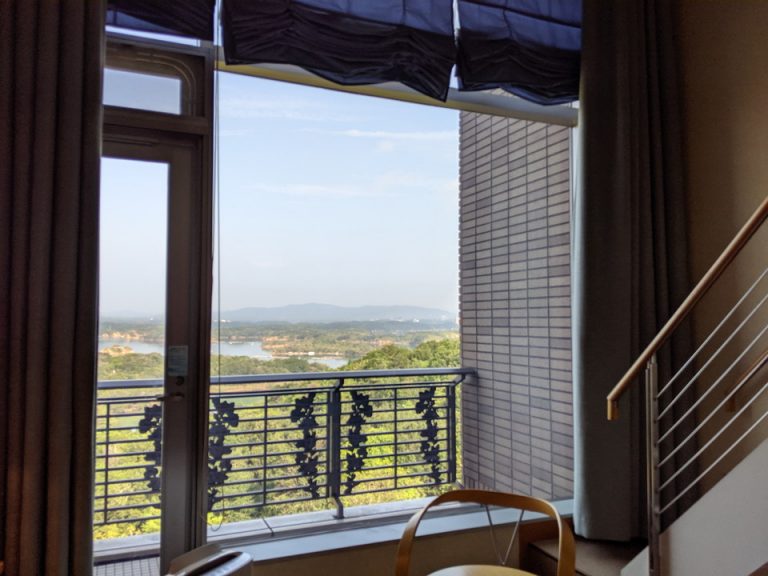 客室窓