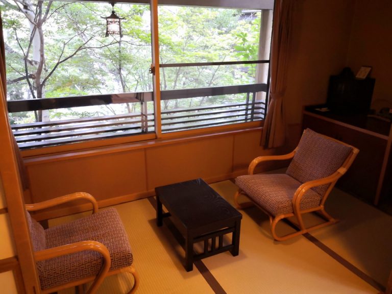 32_望雲_客室_客室窓