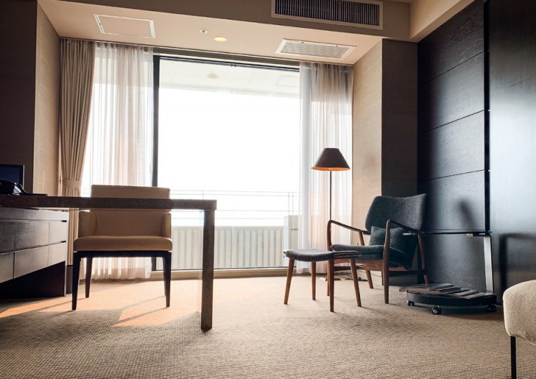 02_室内。座り心地の良いチェアー