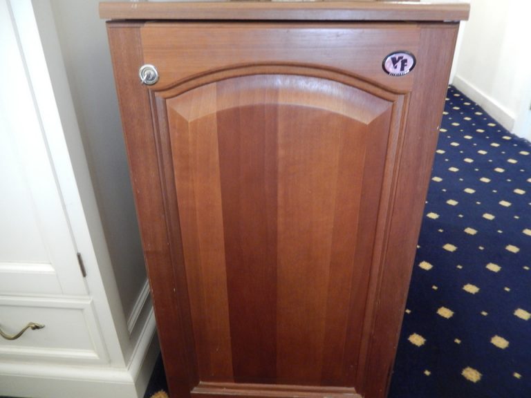 冷蔵庫(閉じた状態)