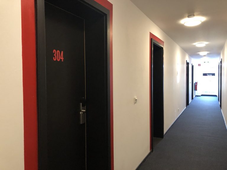 廊下は清潔で綺麗でした。