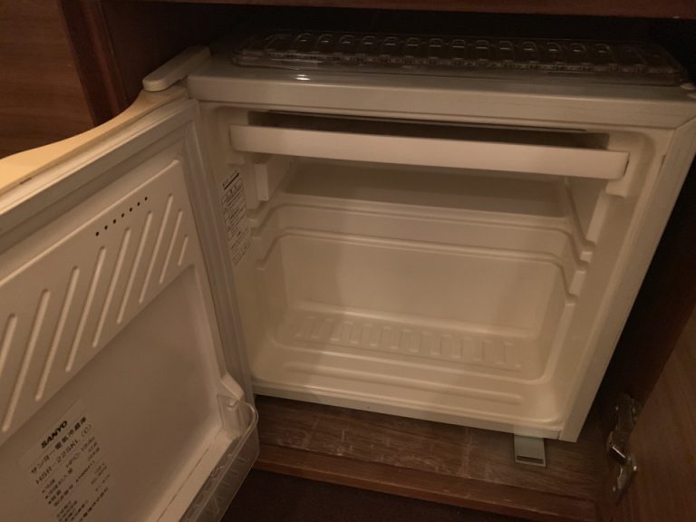 冷蔵庫(中も開けた状態)