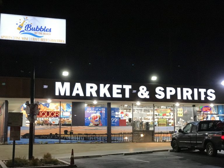 ホテルの裏にマーケットがあり便利でした