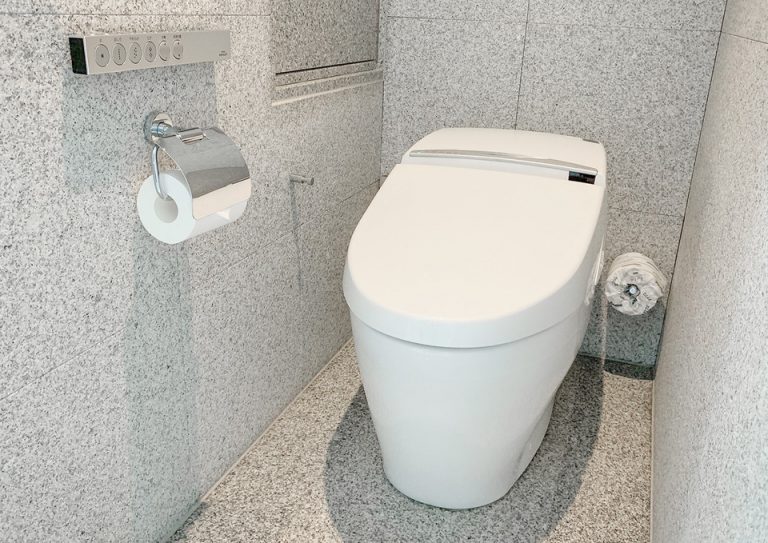 清潔感のあるトイレ。ウオシュレット付き