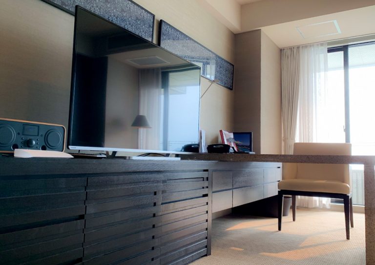 03_テレビはこのスペースに一台と、ベッドルームにも一台あった