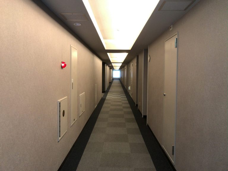 音楽が流れる廊下