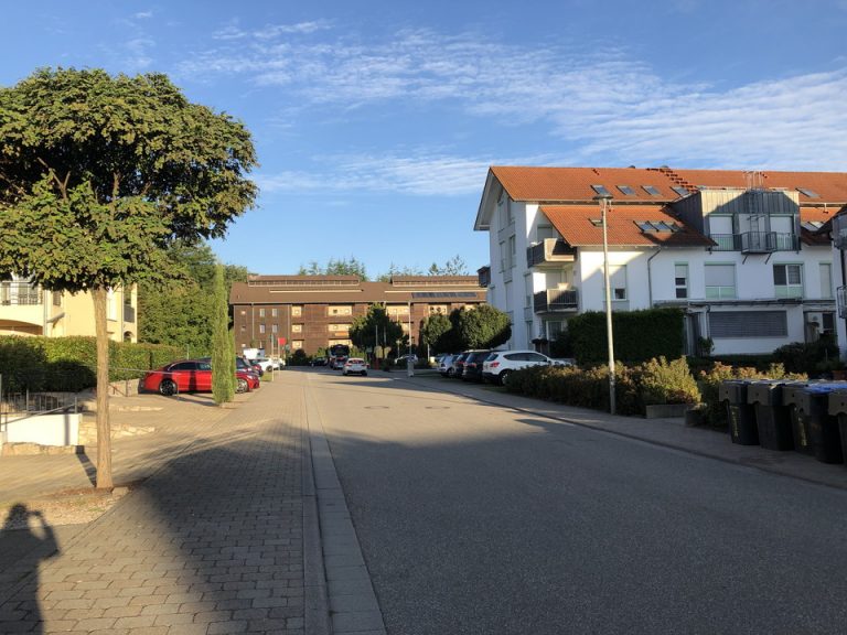 車も通りますが、基本的にはとても落ち着いていました。