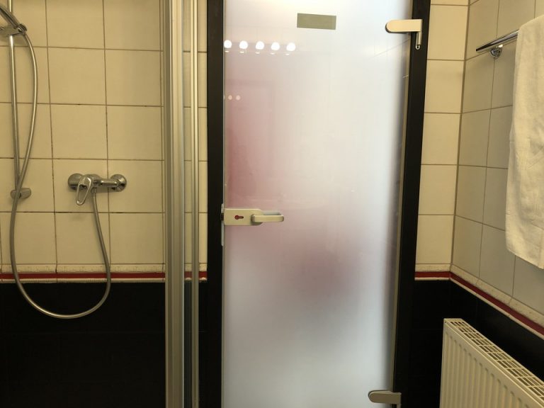 ドアは少し助けますが問題ないくらいだと思います。