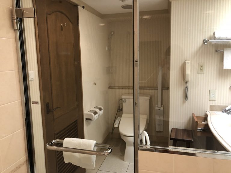 バスルーム内から入口