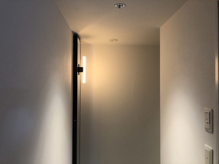 部屋の入口の方