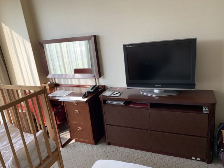 ベッド方向からテレビ
