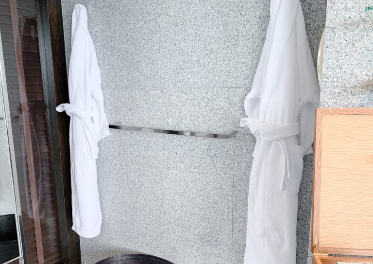 浴室に、バスローブがあった