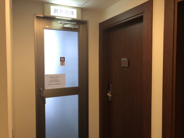 客室ドア
