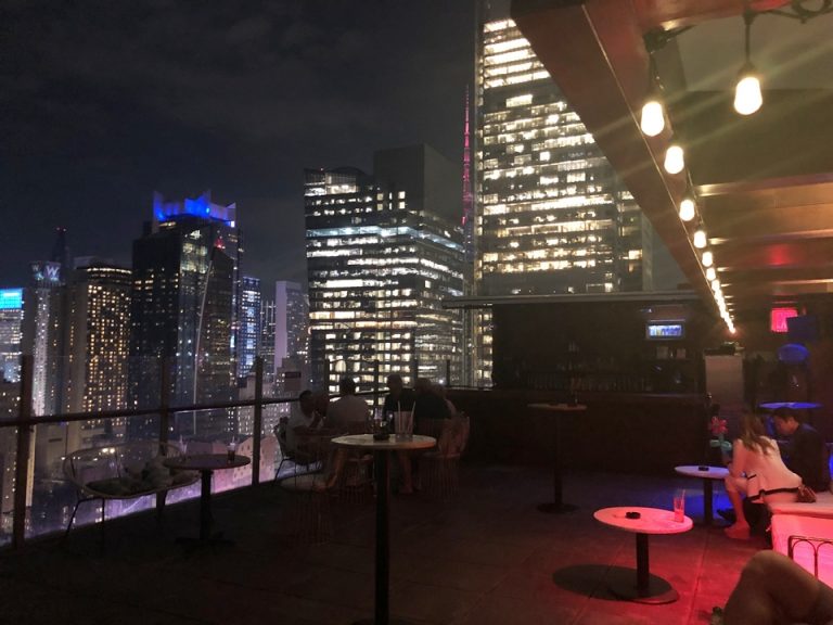 ルーフトップバー外