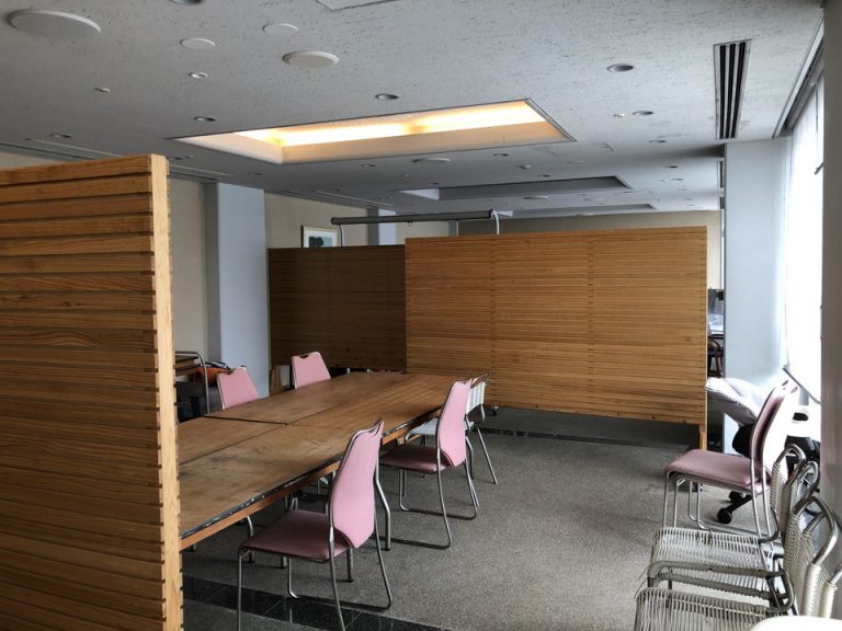 ミーティングルーム内観