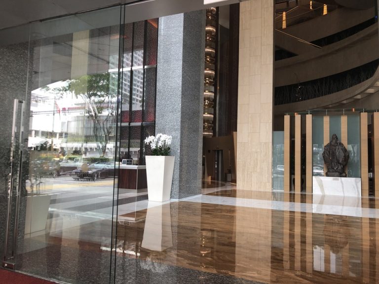 エントランスドア