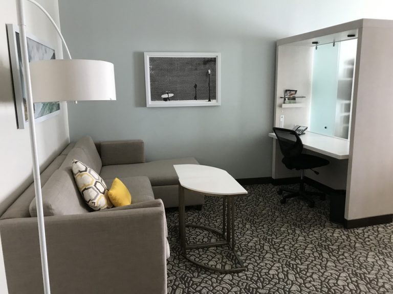 入り口入ってすぐリビングプレイス