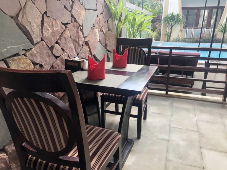 朝食会場テーブル