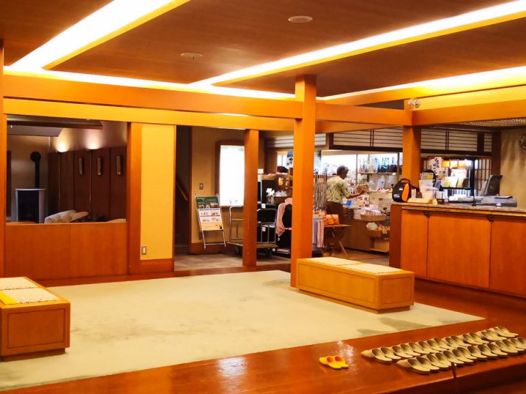 04_望雲_玄関、ロビー_エントランス内観