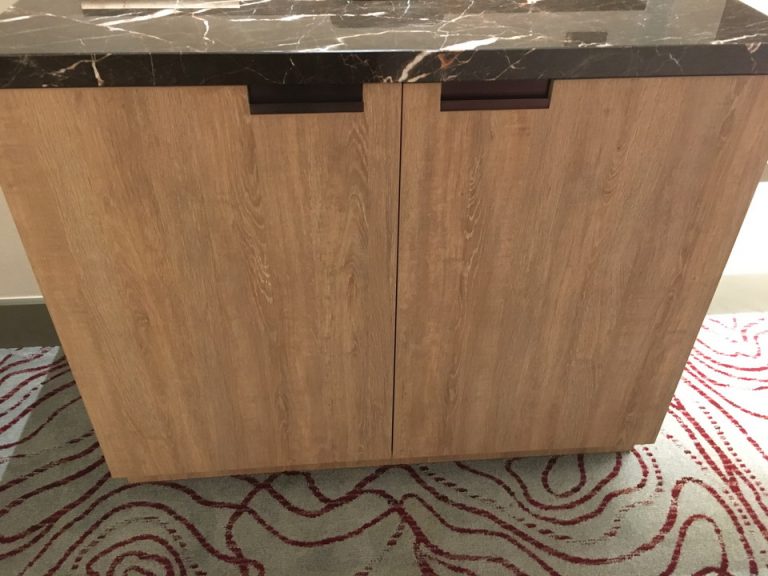 冷蔵庫、ミニバー外観