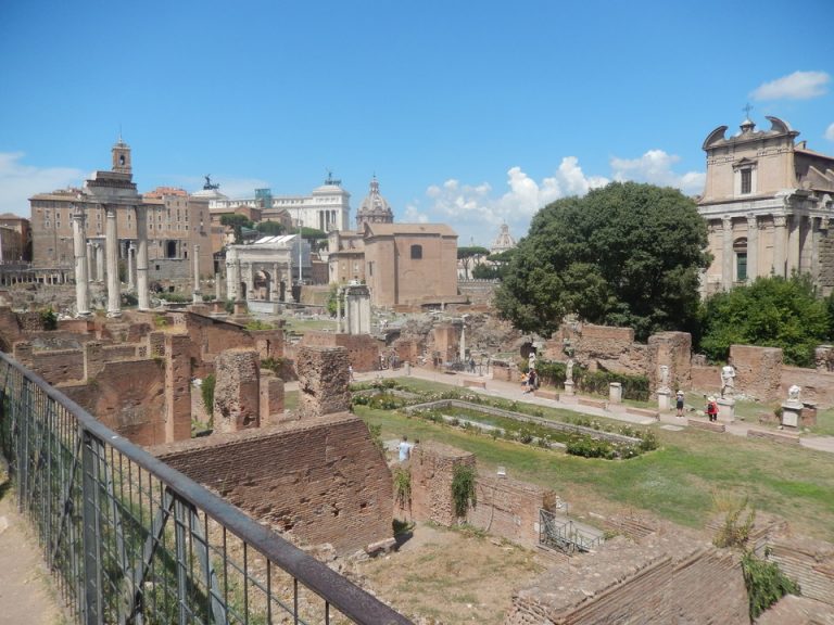 観光スポット「フォロ・ロマーノ」