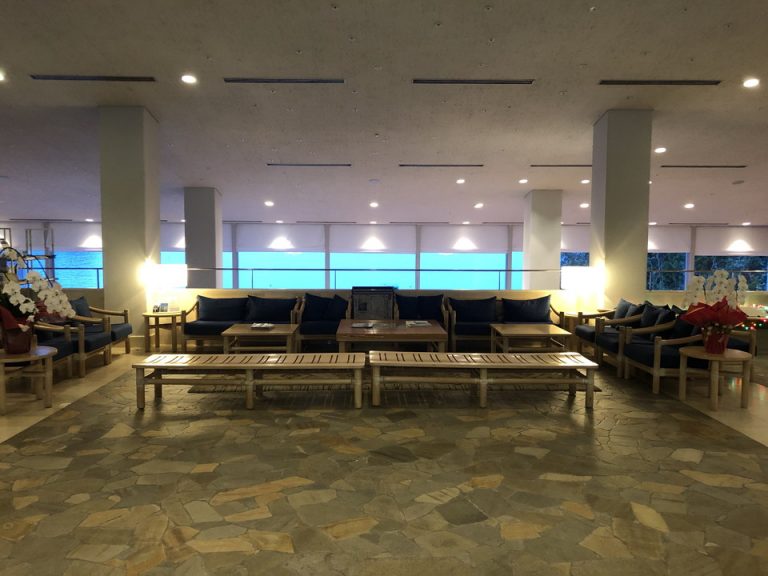 フロントロビー 海が見えます