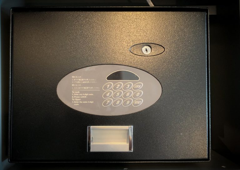 21_セーフティボックス。暗証番号を設定するタイプのもの