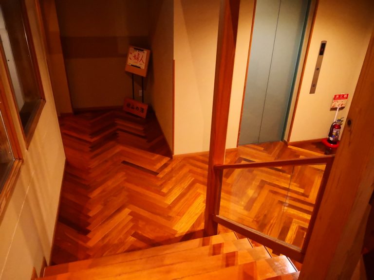 11_望雲_エレベータ_エレベーターホール客室階01