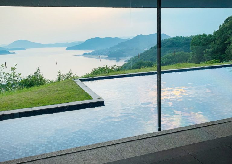 エレテギア内からの眺め。どこにいても瀬戸内海を眺めることができる