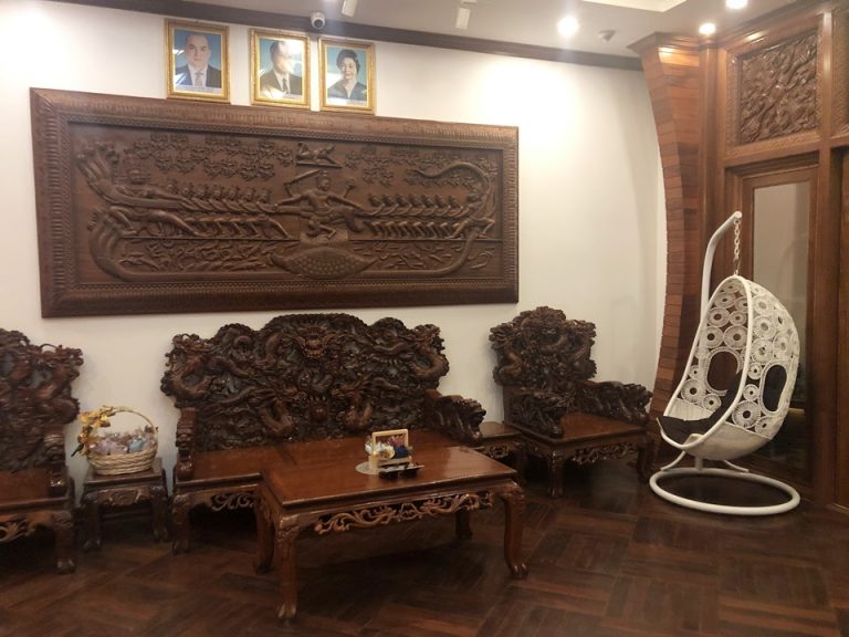 フロント前待機スペース。チェックイン後にジュースを頂きました