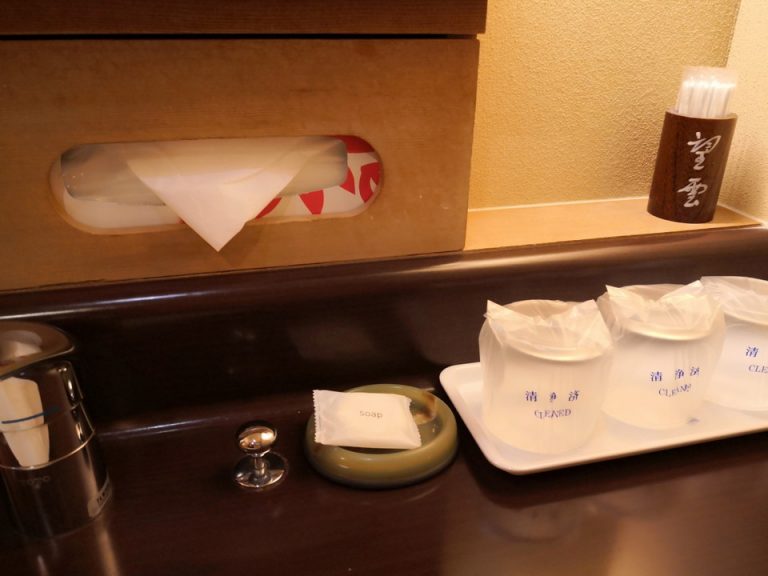 38_望雲_客室のバス・トイレ_アメニティー01