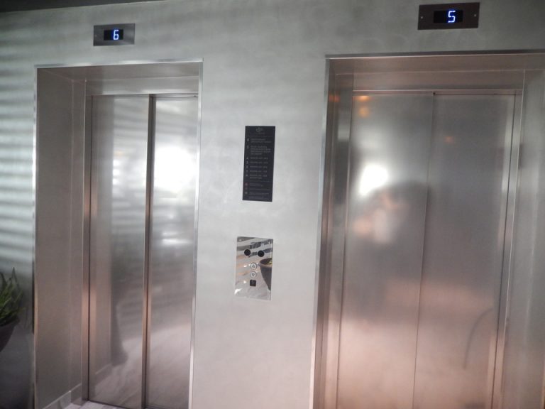 エレベーターホール客室階(1)