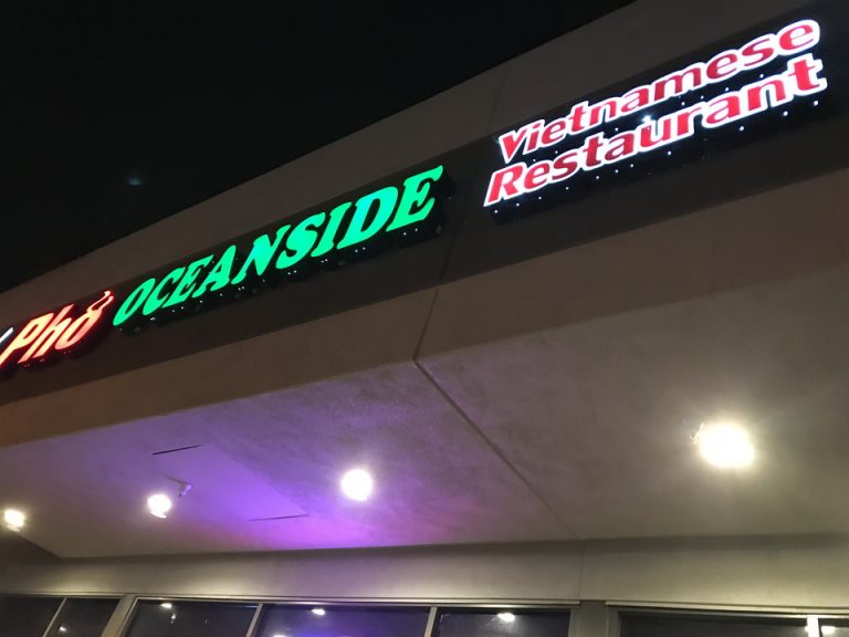 自転車で10分くらい。安くて美味しいベトナム料理店