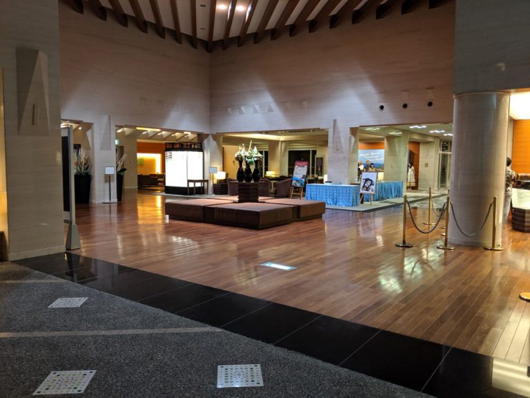 エントランス内観