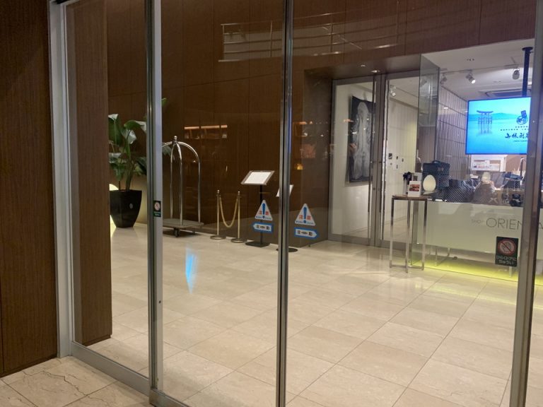 エントランス内観