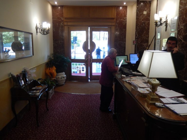 エントランス内観