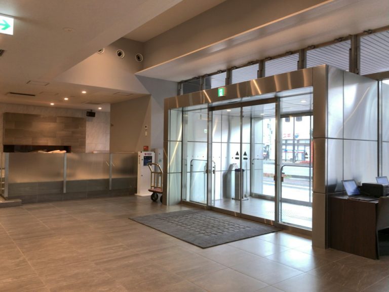 エントランス内観