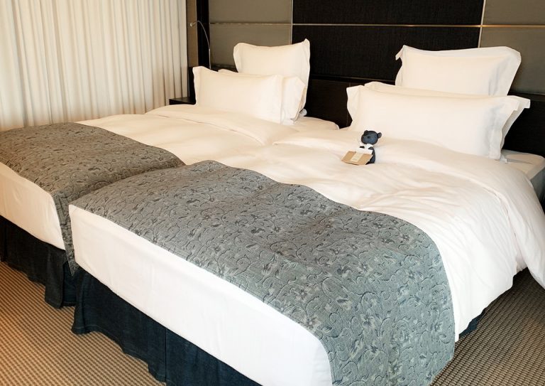 08_広々としたベッド