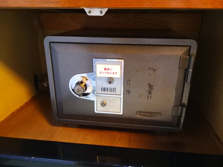 24_望雲_客室_セーフティーボックス(閉じた状態)01