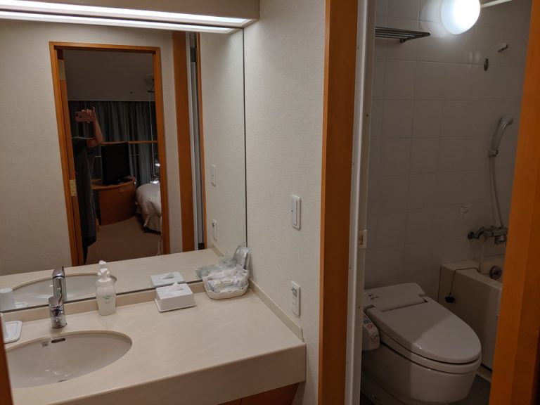 2階ロフト_洗面台・バスルーム