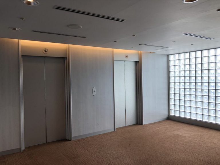 客室階エレベーター前